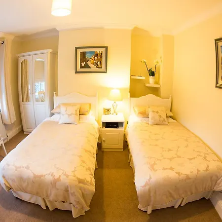 Bed & Breakfast Shantalla 3*